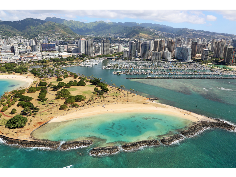 Ala Moana Beach Park: Honolulu’s Breathtaking Coastal Gem Amidst the City